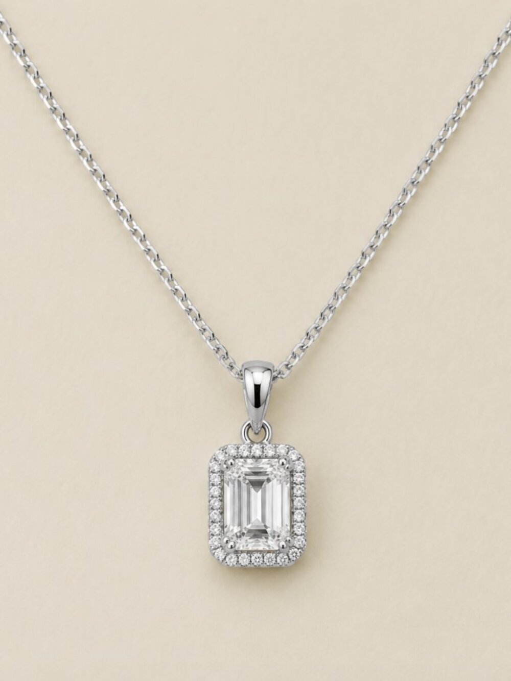 NEW 18k White Gold Emerald Cut Diamond Necklace Pendant Necklace